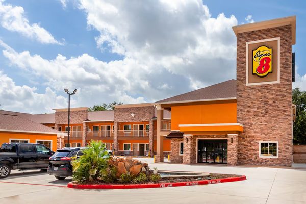 Super 8 by Wyndham Houston Northwest Cypress — Property