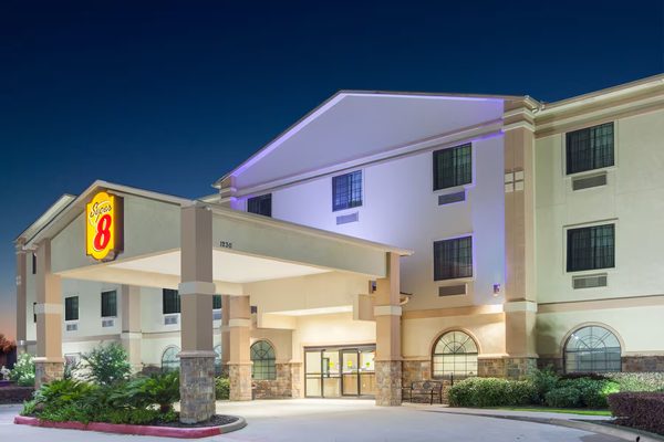 Super 8 By Wyndham Iah West greenspoint — Property