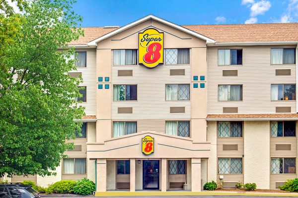 Super 8 by Wyndham Jamestown — Property