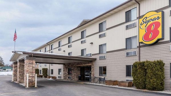 Super 8 by Wyndham Kalispell Glacier National Park — Property