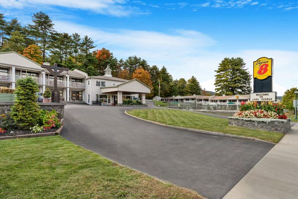 Super 8 by Wyndham Lake George Downtown — Property