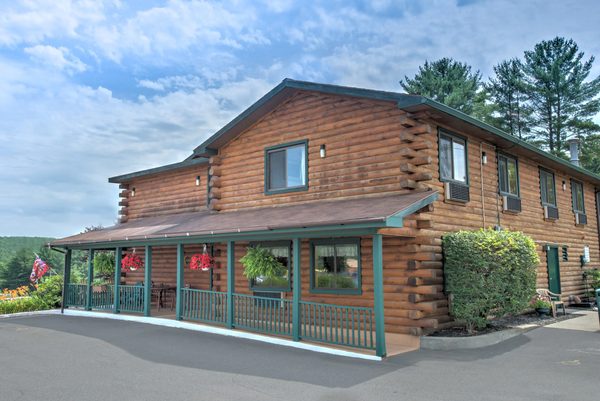 Super 8 by Wyndham Lake George Warrensburg Area — Property