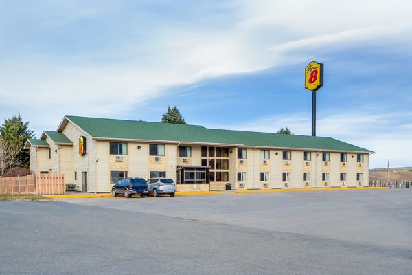 Super 8 by Wyndham Livingston — Property