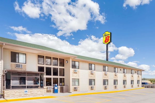 Super 8 by Wyndham Livingston — Property