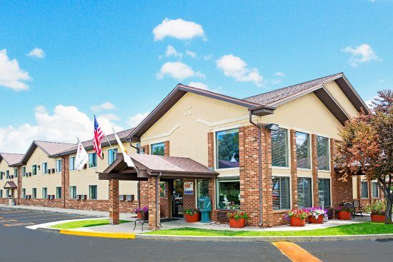 Super 8 by Wyndham Longmont Twin Peaks Longmont Colorado — Property