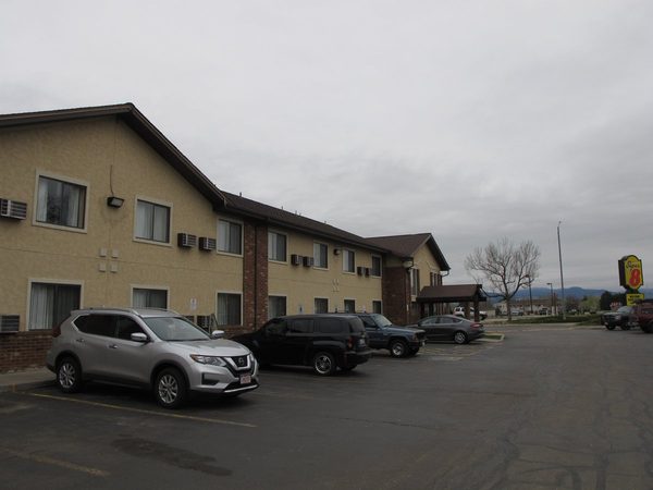 Super 8 by Wyndham Longmont Twin Peaks Longmont Colorado — Property