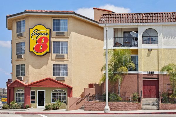 Super 8 by Wyndham Los Angeles Downtown — Property