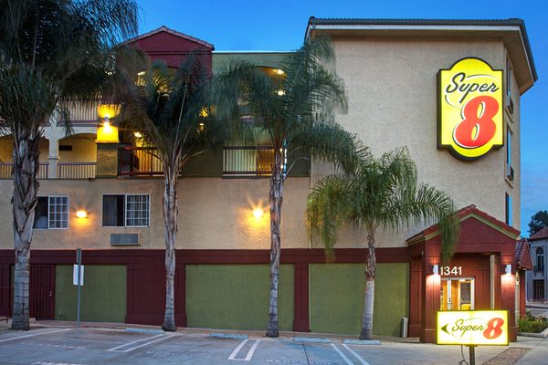 Super 8 by Wyndham Los Angeles Downtown — Property