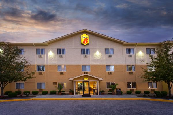 Super 8 by Wyndham Middletown — Property