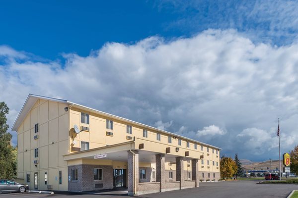 Super 8 by Wyndham Missoula Reserve St — Property