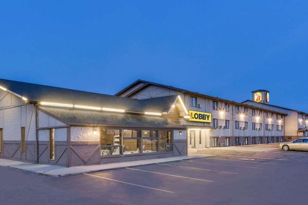 Super 8 by Wyndham Mitchell — Property