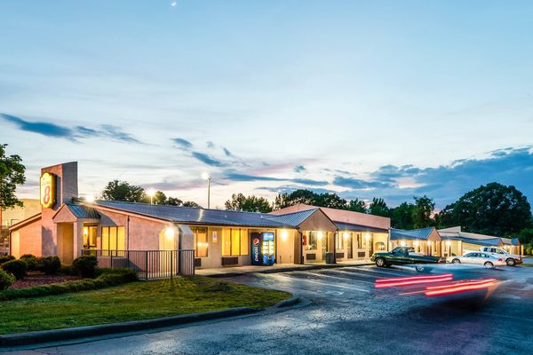 Super 8 by Wyndham Monroe — Property