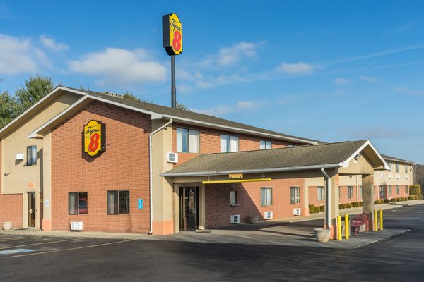 Super 8 by Wyndham Munfordville KY — Property