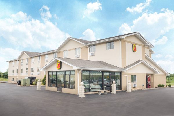 Super 8 by Wyndham Munfordville KY — Property