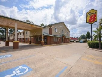 Super 8 by Wyndham Natchitoches — Property