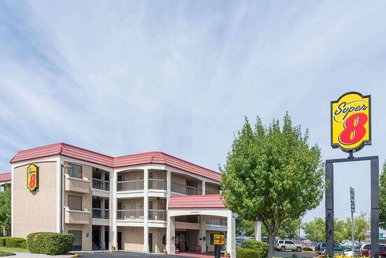 Super 8 by Wyndham New Hampton — Property