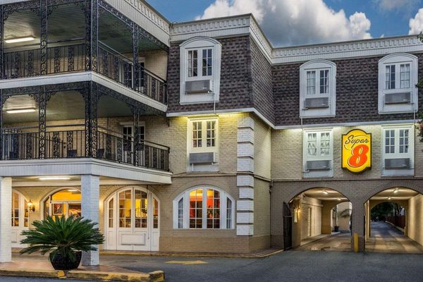 Super 8 by Wyndham New Orleans — Property