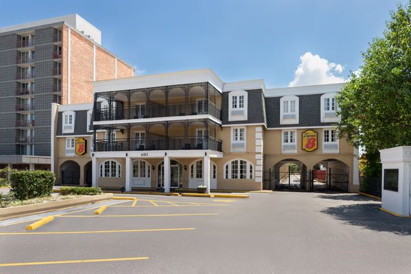 Super 8 by Wyndham New Orleans — Property