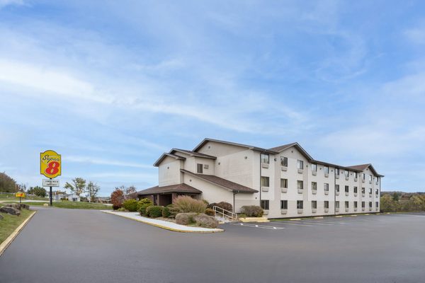 Super 8 by Wyndham New Stanton — Property
