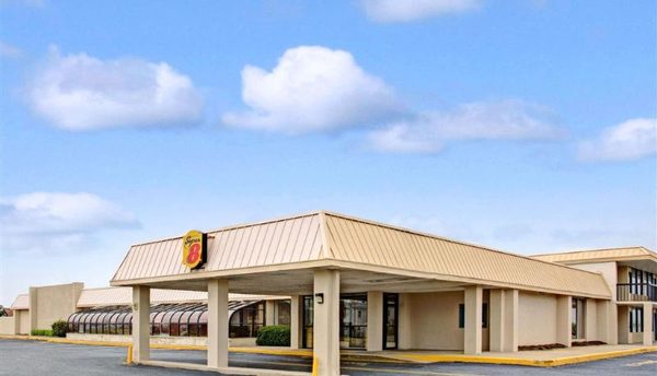 Super 8 by Wyndham Norfolk Chesapeake Bay — Property