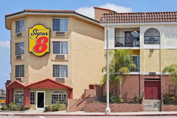 Super 8 by Wyndham North Hollywood Los Angeles California — Property