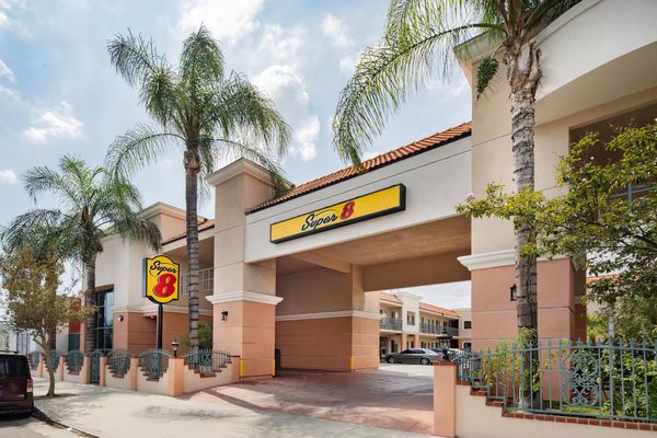 Super 8 by Wyndham North Hollywood Los Angeles California — Property