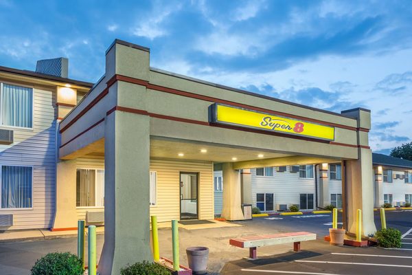 Super 8 by Wyndham North Sioux City — Property