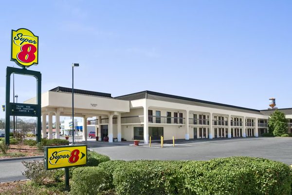 Super 8 by Wyndham Oxford — Property