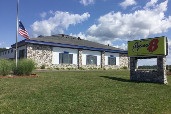 Super 8 by Wyndham Petoskey Petoskey Emmet County Michigan — Property