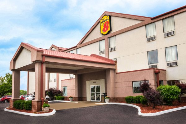 Super 8 by Wyndham Pevely — Property