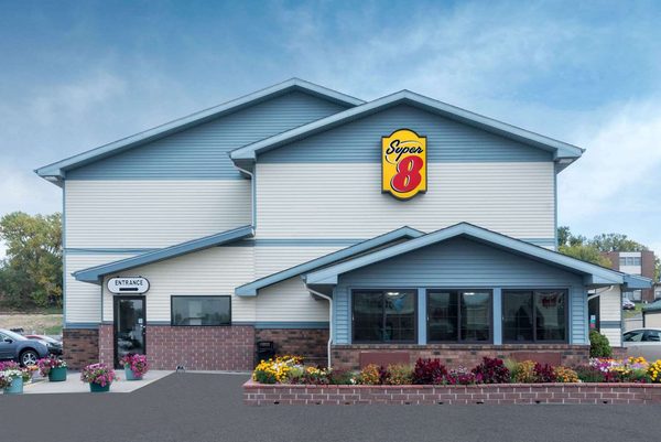 Super 8 by Wyndham Pierre SD — Property