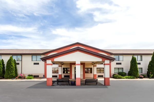 Super 8 by Wyndham Plymouth — Property
