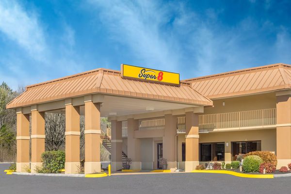 Super 8 by Wyndham Powell — Property