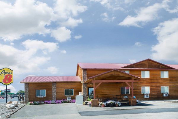 Super 8 by Wyndham Powell — Property