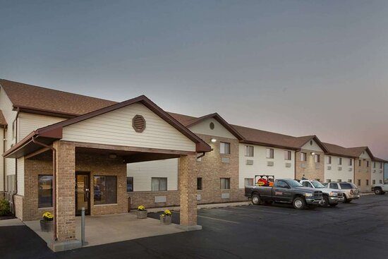 Super 8 by Wyndham Rochelle 601 East Highway 38 Rochelle Illinois — Property