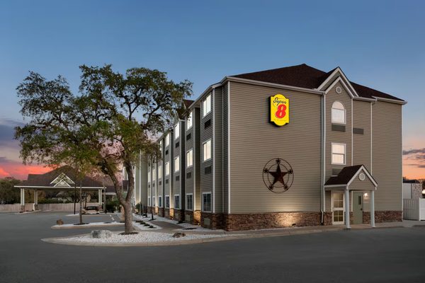Super 8 by Wyndham San Antonio Airport North — Property