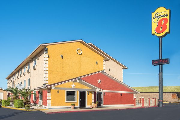 Super 8 by Wyndham San Antonio Airport North — Property