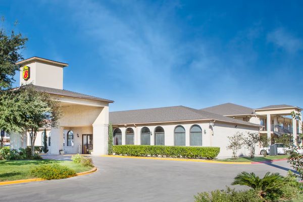 Super 8 by Wyndham San Antonio at I 10 — Property