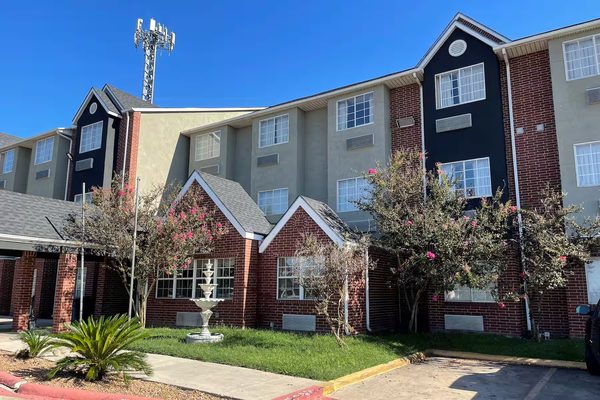 Super 8 by Wyndham San Antonio Downtown Museum Reach — Property