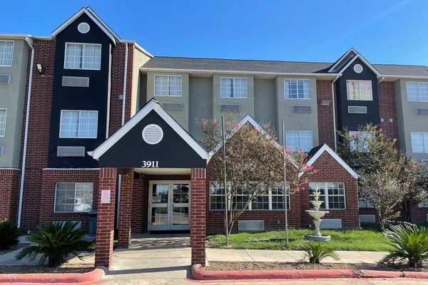 Super 8 by Wyndham San Antonio Downtown NE — Property