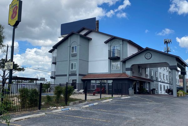 Super 8 by Wyndham San Antonio Fiesta — Property