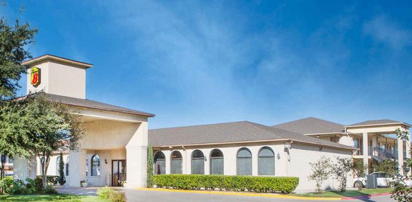 Super 8 by Wyndham San Antonio Fiesta — Property