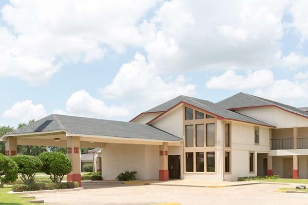 Super 8 by Wyndham Shreveport — Property