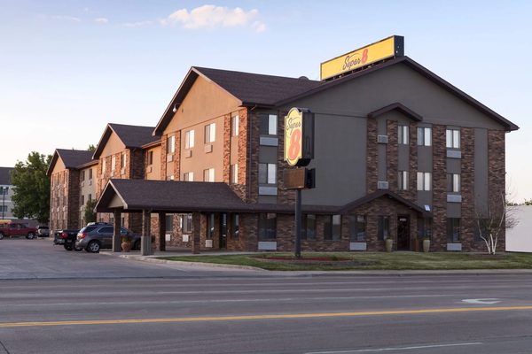 Super 8 by Wyndham Sioux Falls — Property