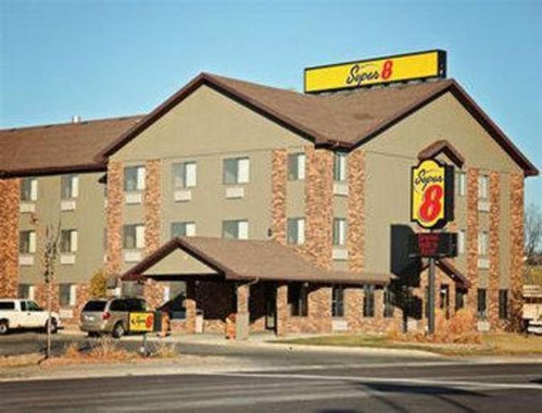 Super 8 by Wyndham Sioux Falls — Property