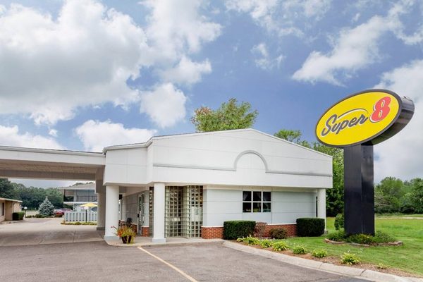 Super 8 by Wyndham Stephenville — Property