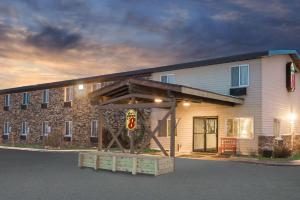Super 8 by Wyndham Superior WI — Property