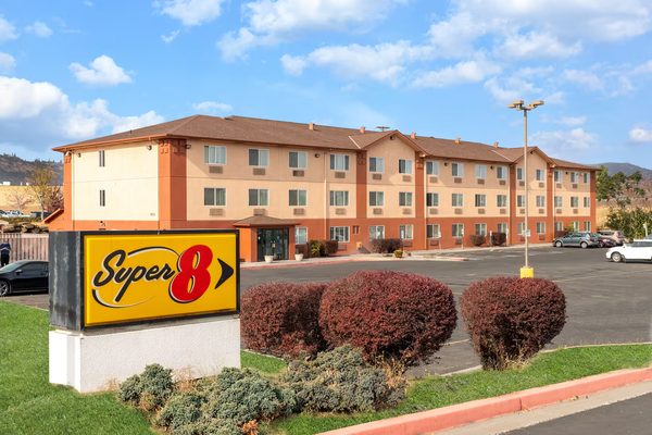 Super 8 by Wyndham the Dalles OR — Property
