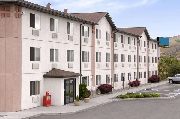 Super 8 by Wyndham the Dalles OR — Property