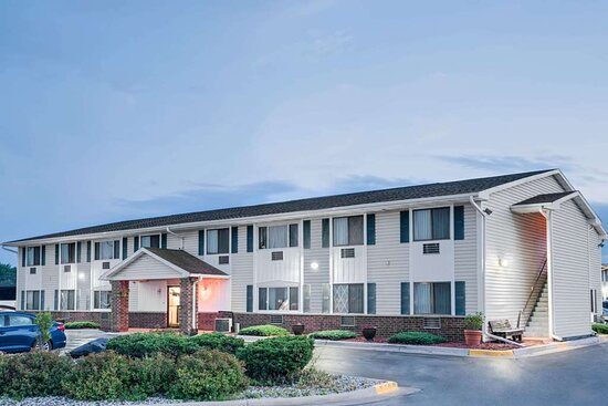 Super 8 By Wyndham Tomah — Property